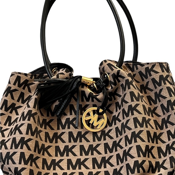 MICHAEL Michael Kors Handbags - MICHAEL KORS EUC BAG